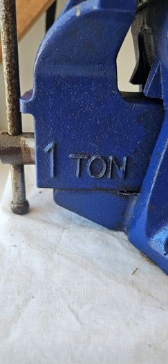 record 1 ton vice