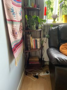 Corner shelf