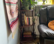 Corner shelf