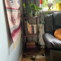 Corner shelf