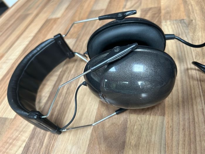 The t.bone HD 990D 2 pairs.