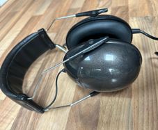 The t.bone HD 990D 2 pairs.