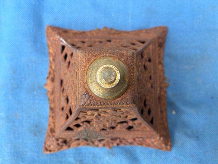 Very decorative cast iron oil lamp base