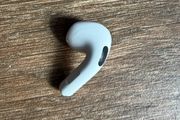 apple AirPod 4 left