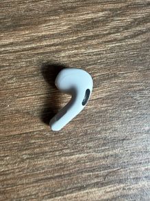 apple AirPod 4 left