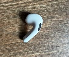 apple AirPod 4 left