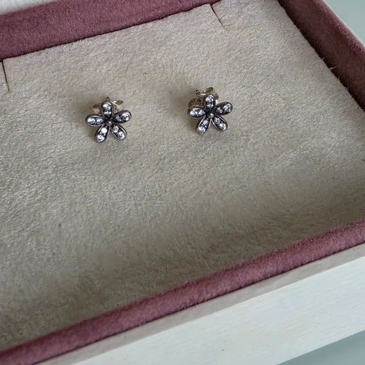 Pandora dazzling daysi flower earrings in great condition fully hallmarked