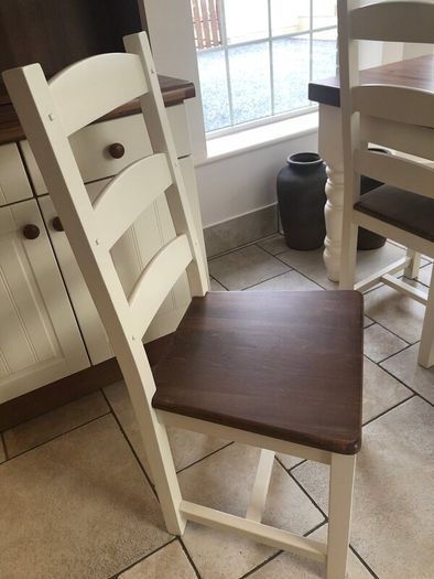 Dining table with 6 chairs and dresser