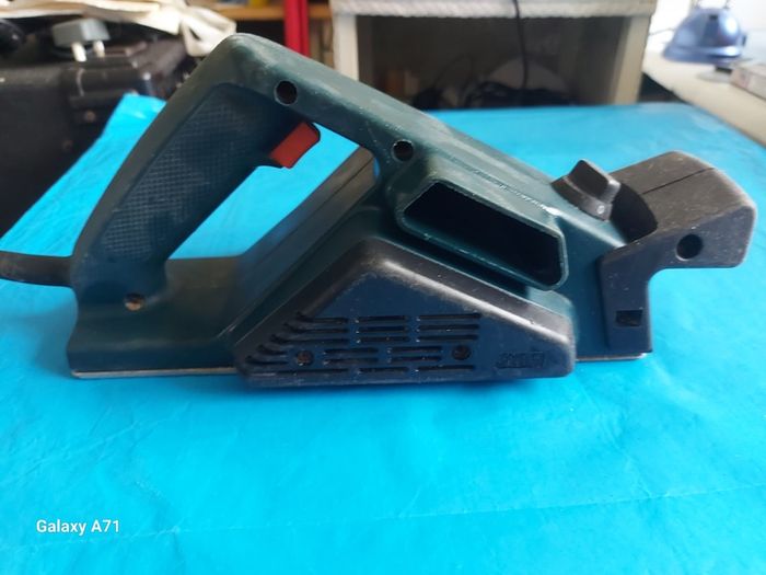 BLACK & DECKER KW713 Planer 400W in excellent condition, working perfect