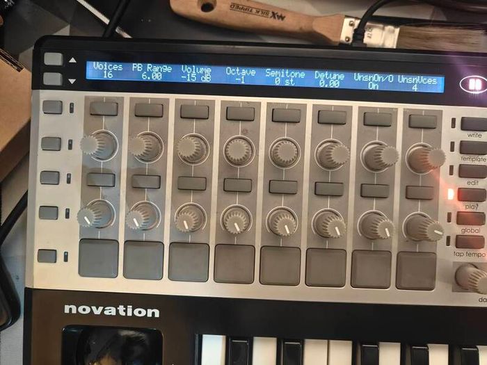 Novation: ReMOTE 25SL MIDI Controller
