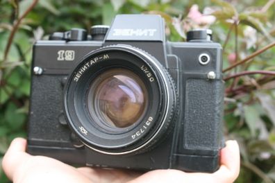 ZENIT 19 Russian SLR Camera (in working order)
