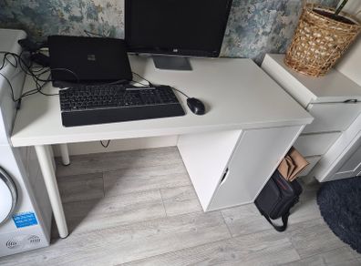 Office desk and chair