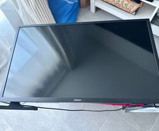 32inch Smart TV Samsung with bracket