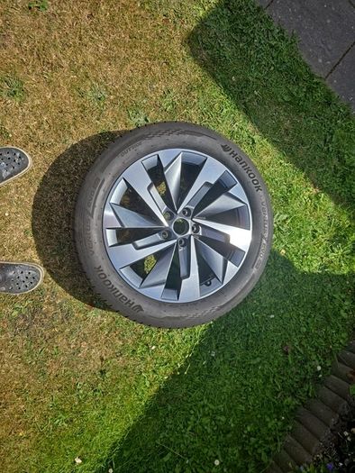 skoda  kodiak alloy wheel.l.no scratch,  no damaged.tyre perfect 95%