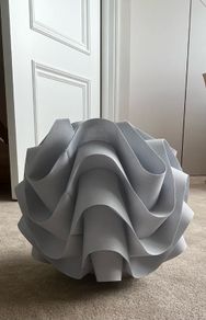 Ruffled lampshade / light grey