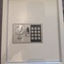 Electronic key safe with a numeric keypad Image 5