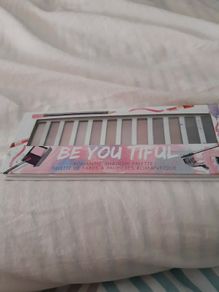 Be You Tiful Eyeshadow  Pallet. In original  packaging.