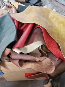 1KG of leather scraps, in varying size and random colours, new good quality genuine leather