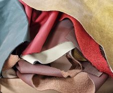 1KG of leather scraps, in varying size and random colours, new good quality genuine leather