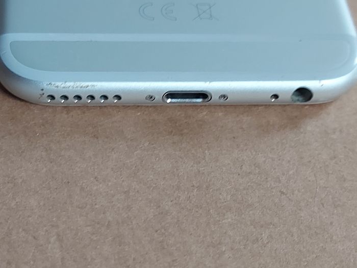 Apple Iphone 6s, White, 32GB, Battery Life 83 percent, Excellent condition