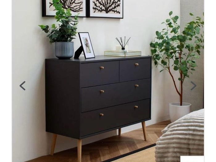Chest of drawer