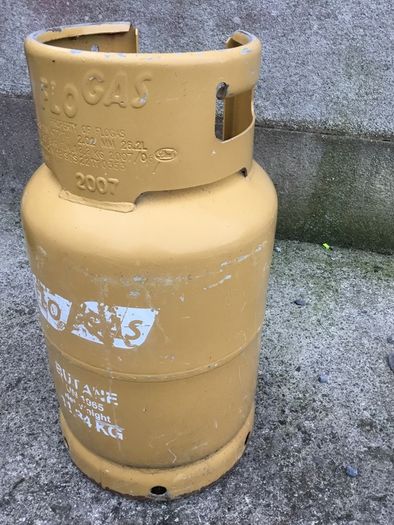 Empty gas cylinders