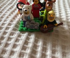 7 Lego characters