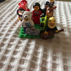 7 Lego characters