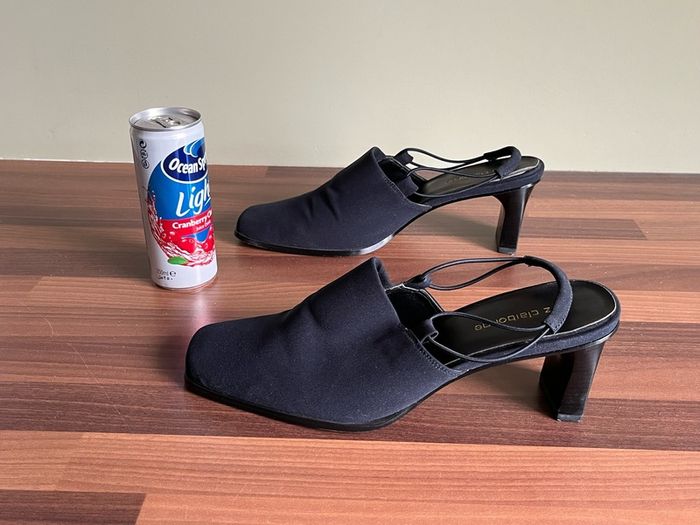 Liz Claiborne navy shoes. Size 8.5 uk