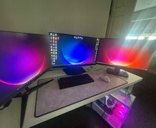 High-end Gaming setup - Ryzen 7 7700x / RX 7800 XT / Triple monitors