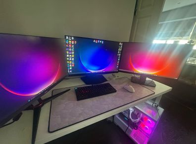 High-end Gaming setup - Ryzen 7 7700x / RX 7800 XT / Triple monitors