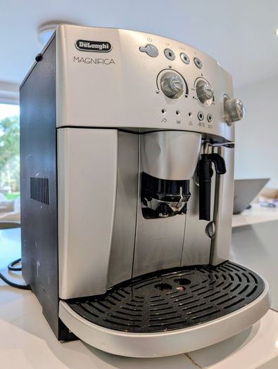 DeLonghi Magnifica Coffee Machine