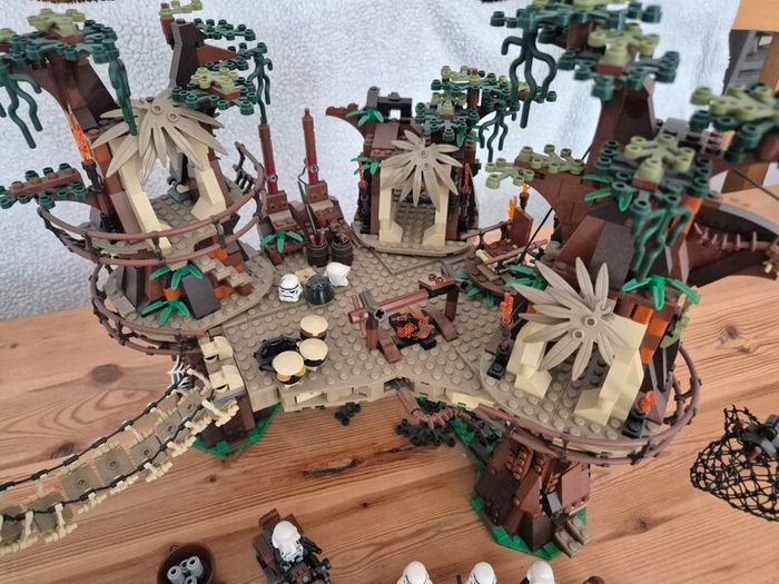 Lego Star Wars UCS 10236 Ewok Village