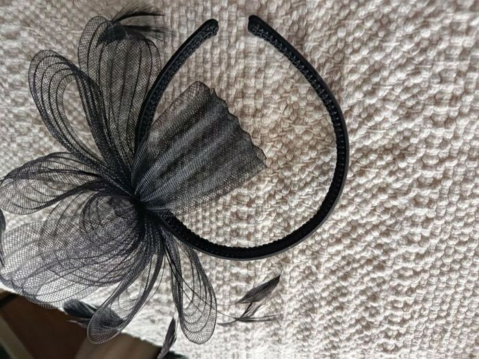 Black feather fascinator