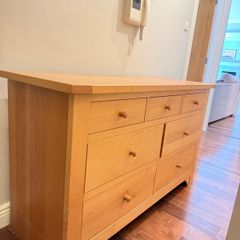 chest of drawers