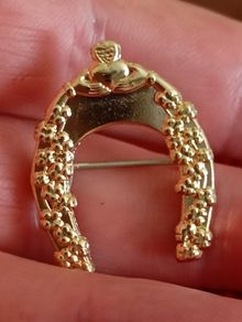 shamrock and claddagh lucky horseshoe