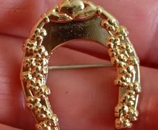 shamrock and claddagh lucky horseshoe
