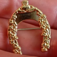 shamrock and claddagh lucky horseshoe