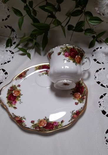 Royal Albert Country Roses 2 "tennis sets"