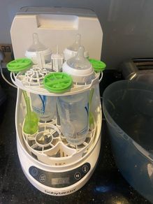 baby brezza bottle washer pro & 30 detergent tablets.
