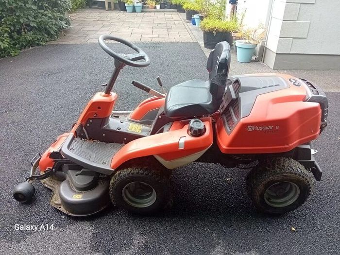 Ride on lawnmower