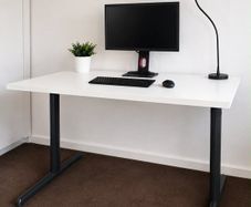 White electric standing desk - Adjustable height