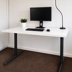 White electric standing desk - Adjustable height
