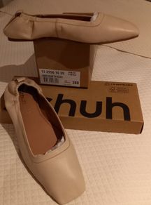 BNIB Leather Flats Size 5