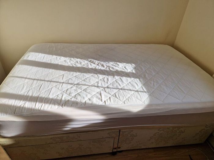 Small Double Divan Bed Base with 2 Drawers & Vono Mattress