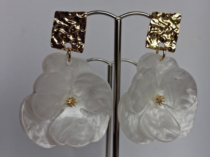 Hammered Square Stud Cream Hibiscus Floral Earrings