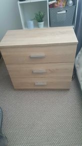 chest of drawers