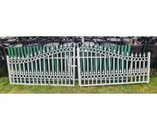 Pair of Entrance Gates 14ft KAS971