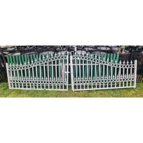 Pair of Entrance Gates 14ft KAS971
