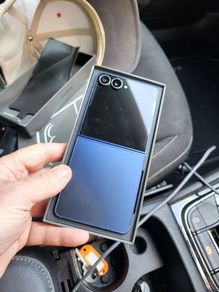 Samsung ZFlip7 outer screen working inner screen needs replacing 250-300 Fonfix